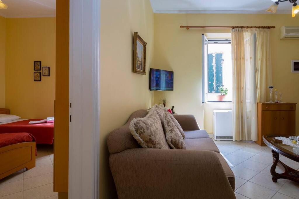 Ria'S Apartment In Corfu Town Exterior foto